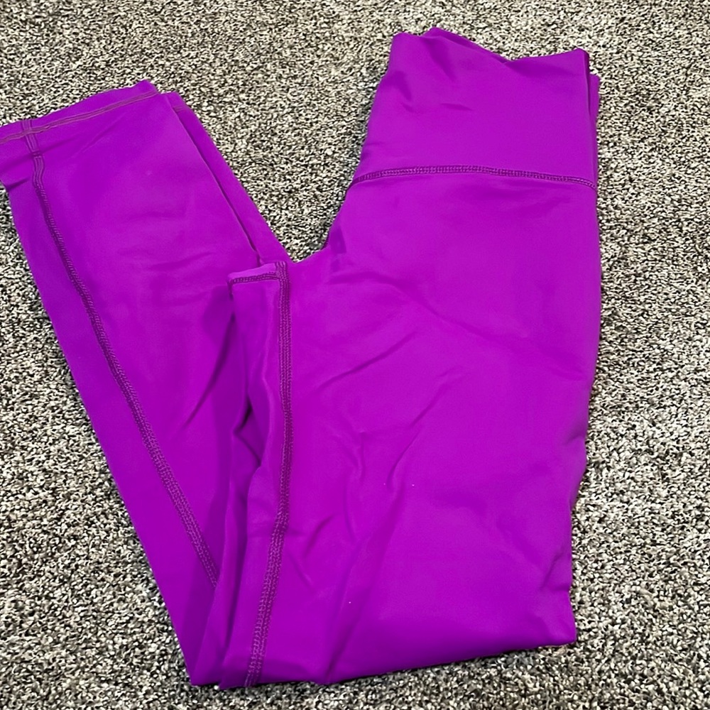 Lululemon full on luon wunder under 25in leggings.